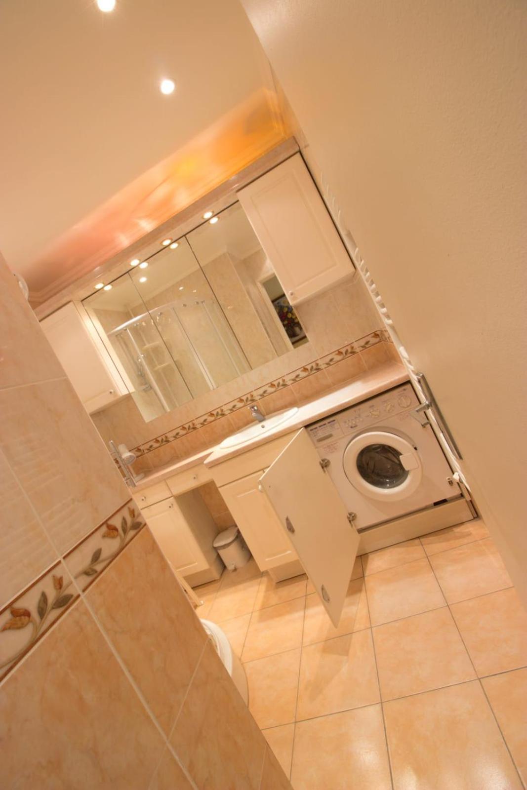 Center - 4 People - Garage Apartment *