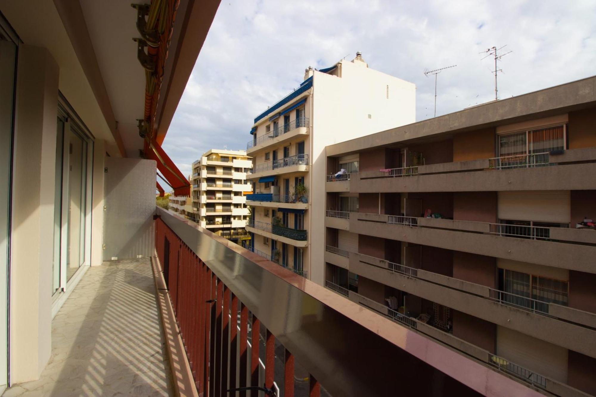 Center - 4 People - Garage Apartment *